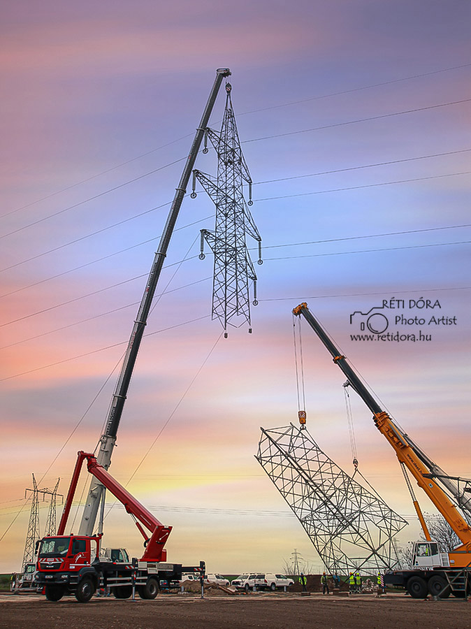 NAF - Nagyfeszültségű távvezetékoszlop építése. Fotó: Réti Dóra az ipari fotózás specialistája