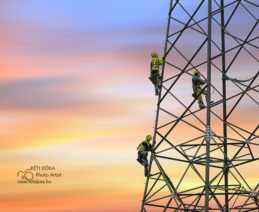 NAF - Nagyfeszültségű távvezetékoszlop építése. Fotó: Réti Dóra az ipari fotózás specialistája